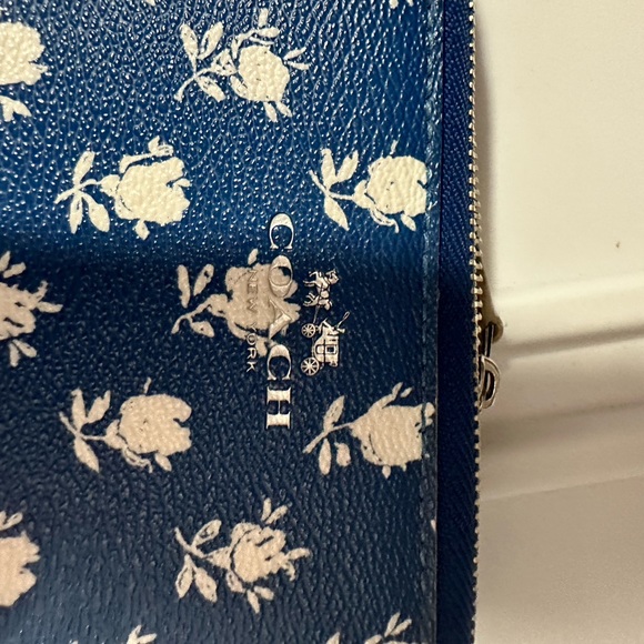 Coach Wallet - Picture 6 of 6